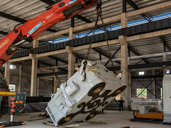 湖南云轮科技有限公司3500吨压铸机吊装定位